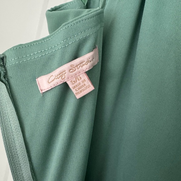 Elegant Green Maxi Dress with Pearl Adjustable Straps - Picture 6 of 9